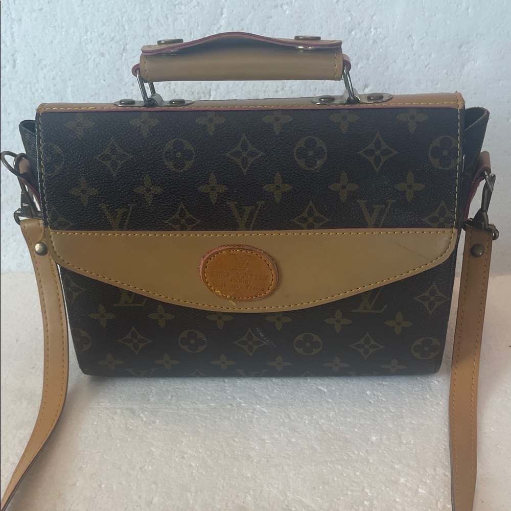 Vintage 80s Louis Vuitton Beverly monogram Brown tan Crossbody shoulder Bag